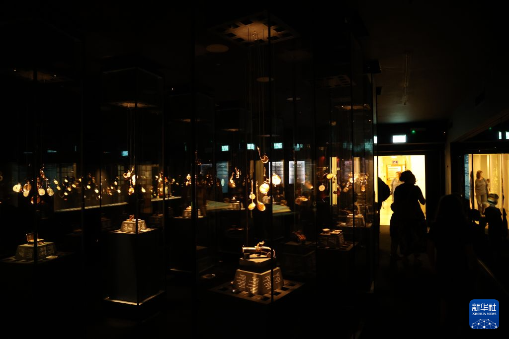 “时间的艺术”:走进耶路撒冷钟表展