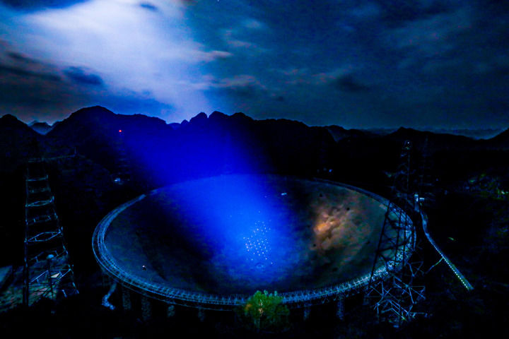 在群山之巅,写一封给宇宙的情书