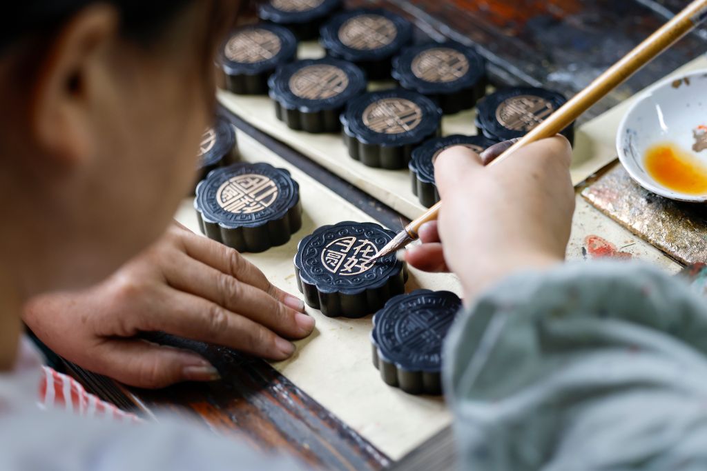 墨香寄圆月——巧制徽墨作“月饼”