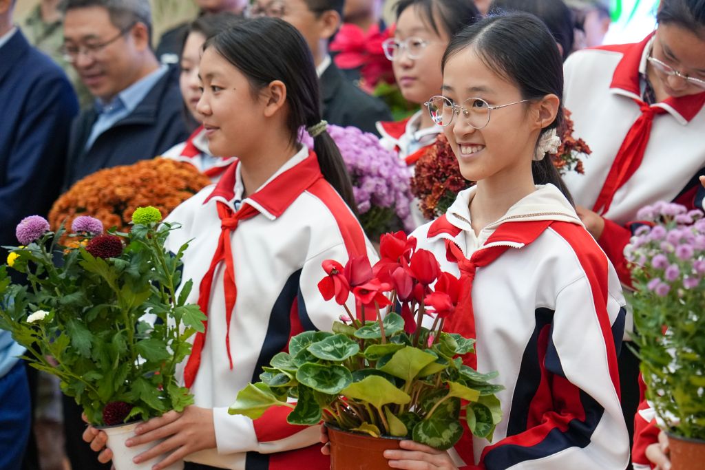 长安街国庆繁花，走入市民家