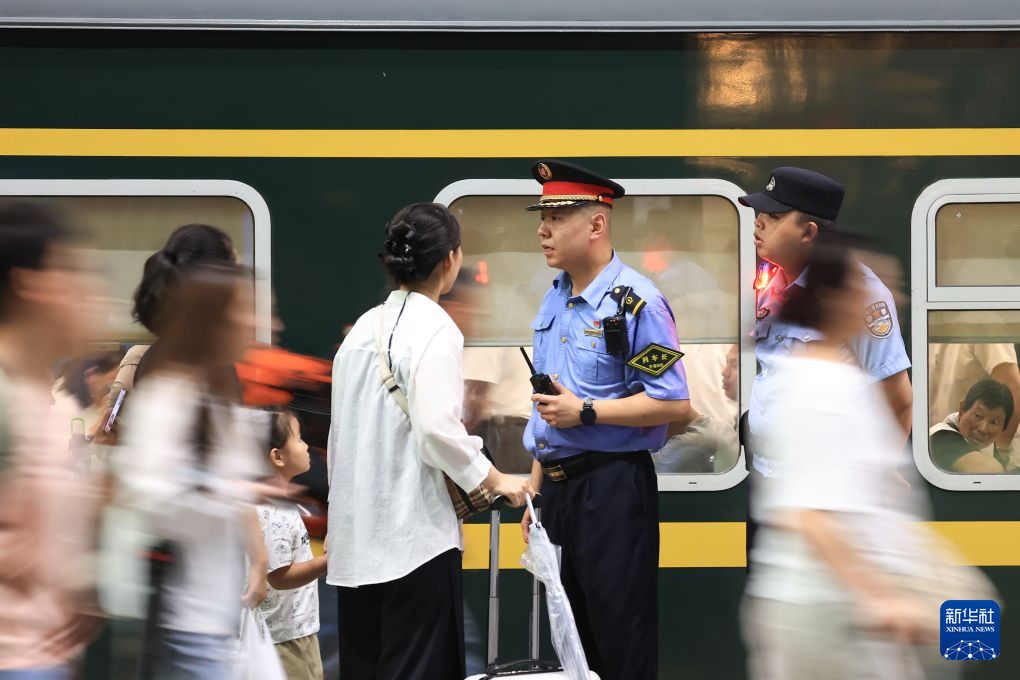 哈铁护航漠河清凉游